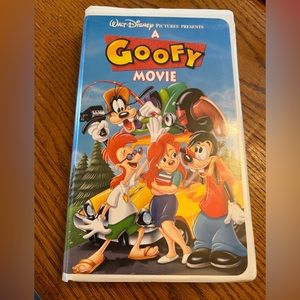 A Goofy Movie (Walt Disney Pictures Presents) [VHS]